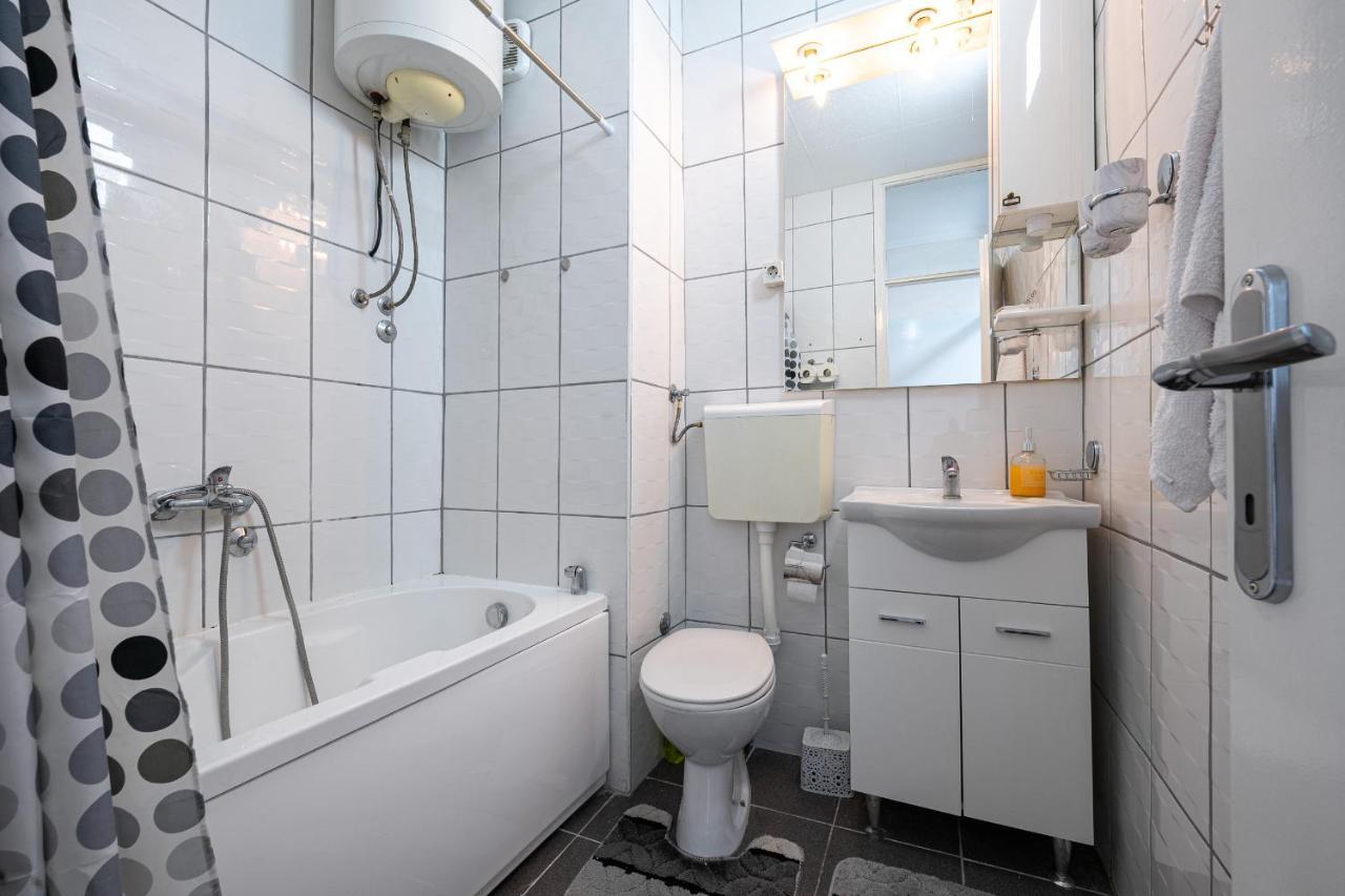 Clock Tower Lux Apartment 포드고리차 외부 사진