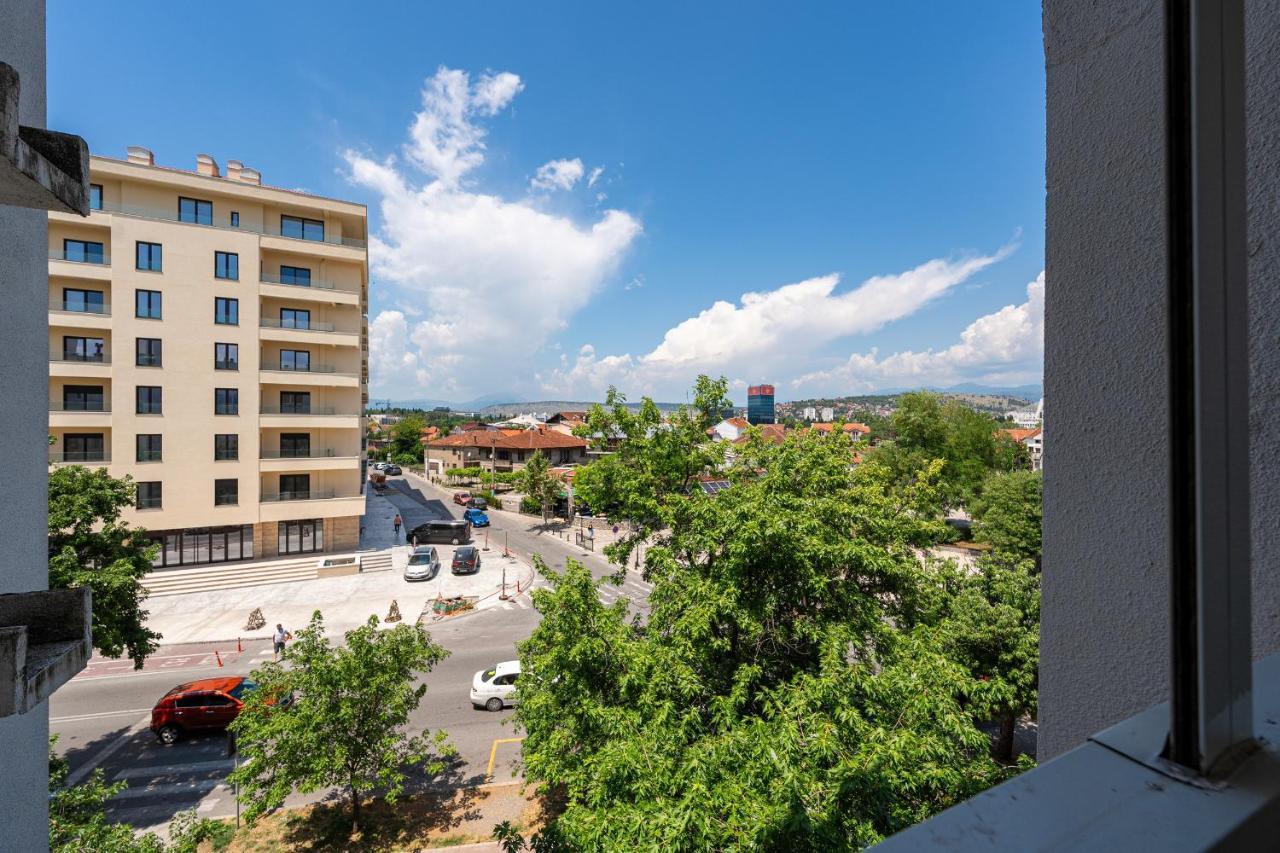 Clock Tower Lux Apartment 포드고리차 외부 사진