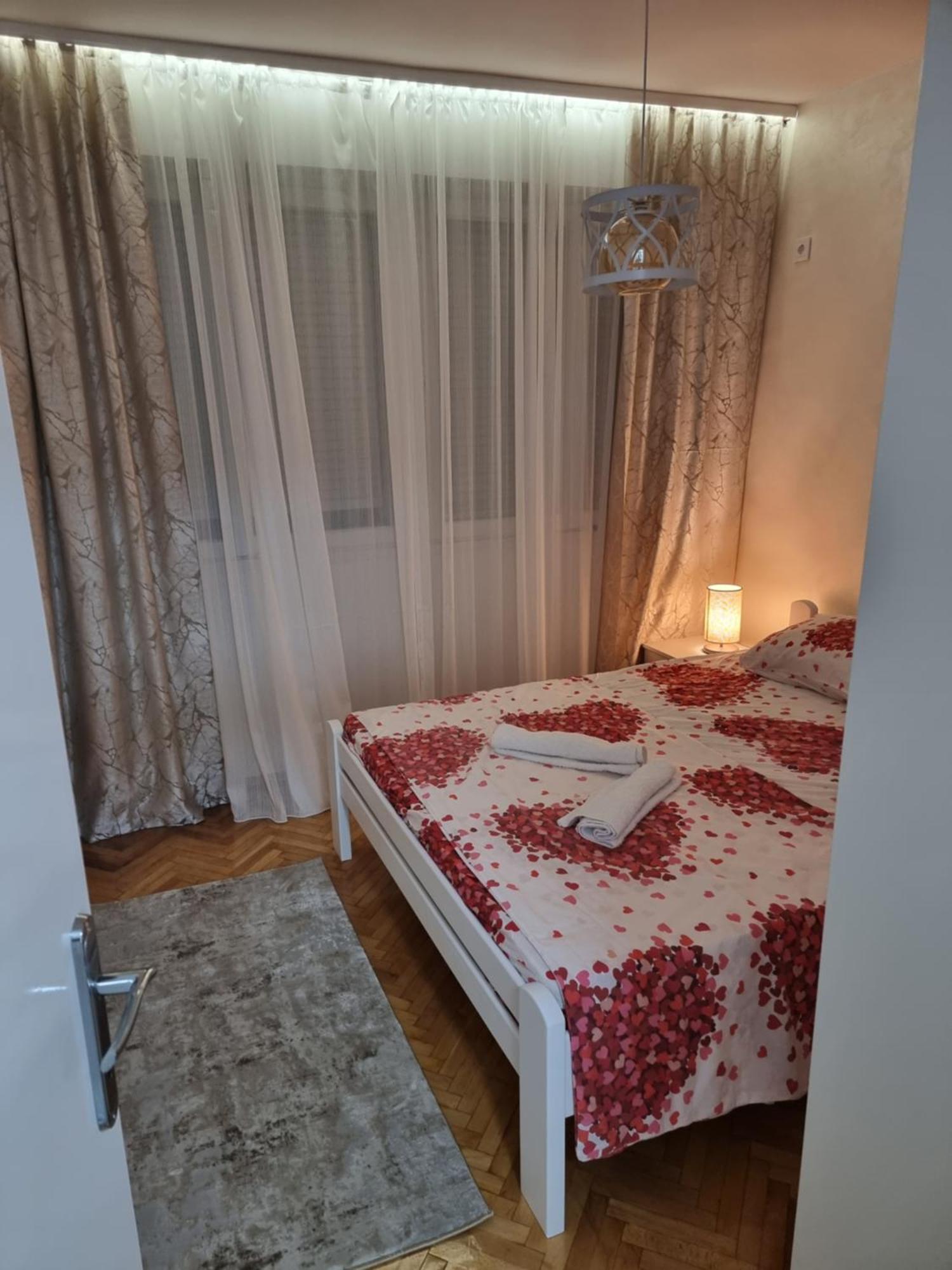 Clock Tower Lux Apartment 포드고리차 외부 사진